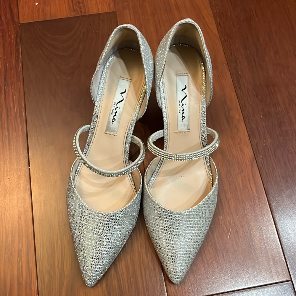 Mia Women Pointy Toe Silver Sparkly Shoes Size 7